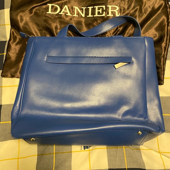 Large Danier Leather bag - Picture 2 of 13